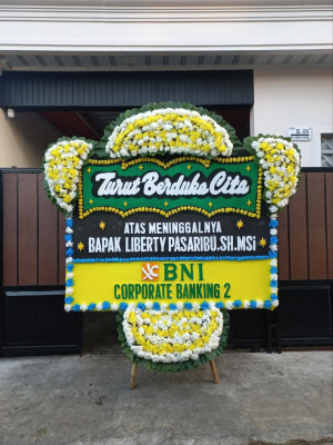 Papan Bunga Duka di Passi Timur