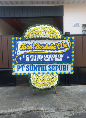 Papan Bunga Duka di Passi Timur