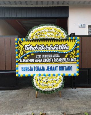 Papan Bunga Duka di Passi Timur