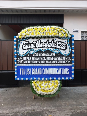 Papan Bunga Duka di Passi Timur